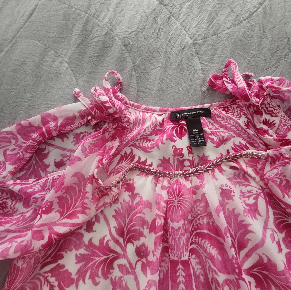 Shoulder cut blouse - Picture 5 of 5